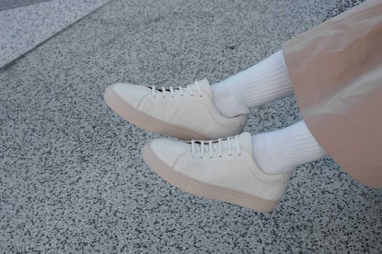 小白鞋穿搭，女生小白鞋，情侶鞋，common projects